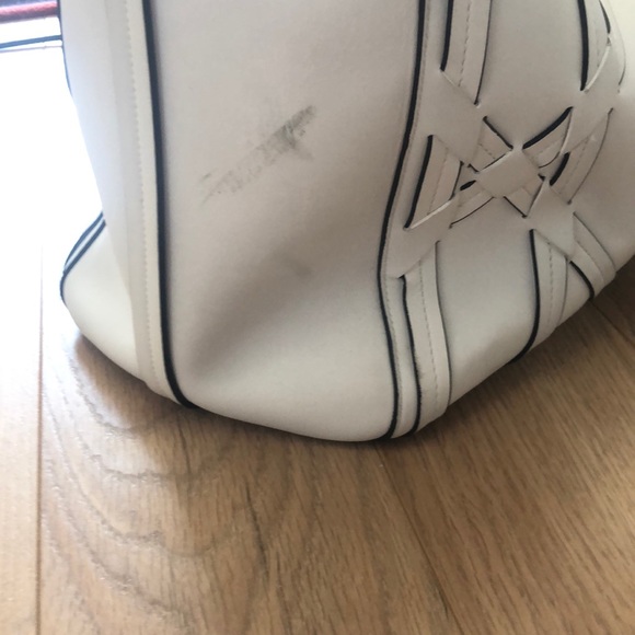 Dior Cannage Tote in white leather - Picture 5 of 7